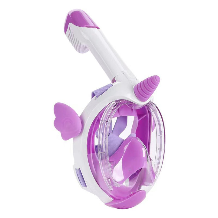 Diving mask with curved field of view and flexible silicone frame Stornfield
