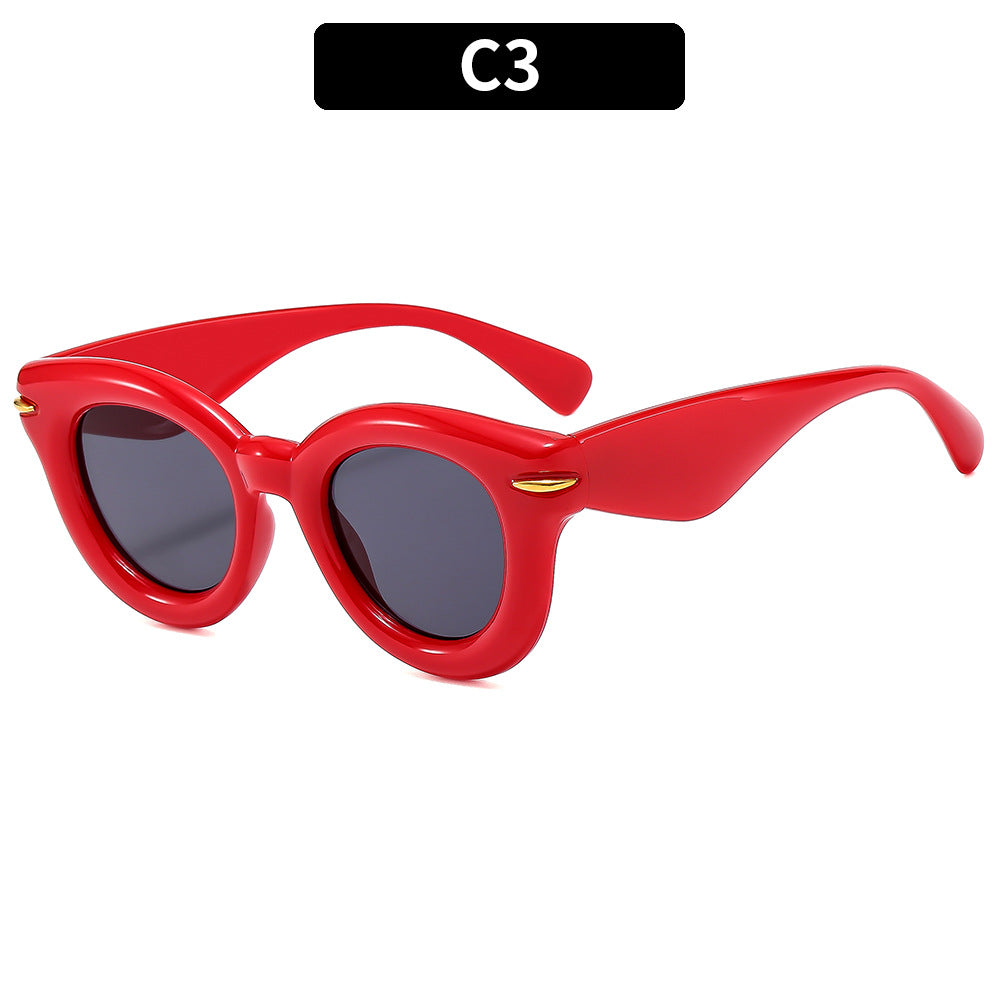 Retro-Inspired Oversized Cat-Eye Sunglasses