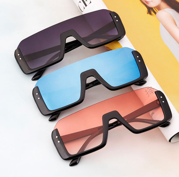 Women's Sporty Shield Sunglasses with Modern Design Stornfield