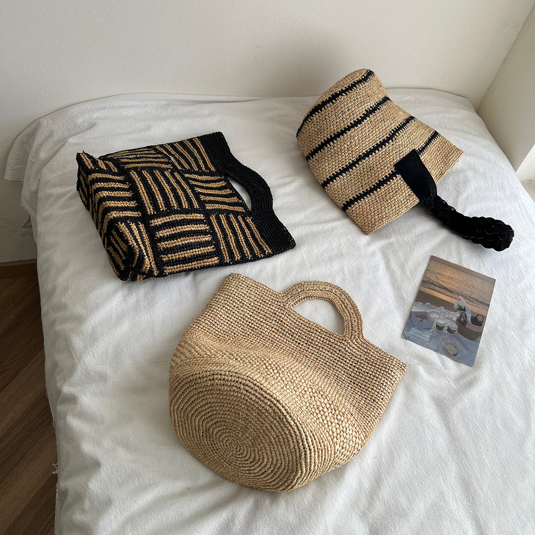 Handmade straw bag with fashionable striped pattern Stornfield