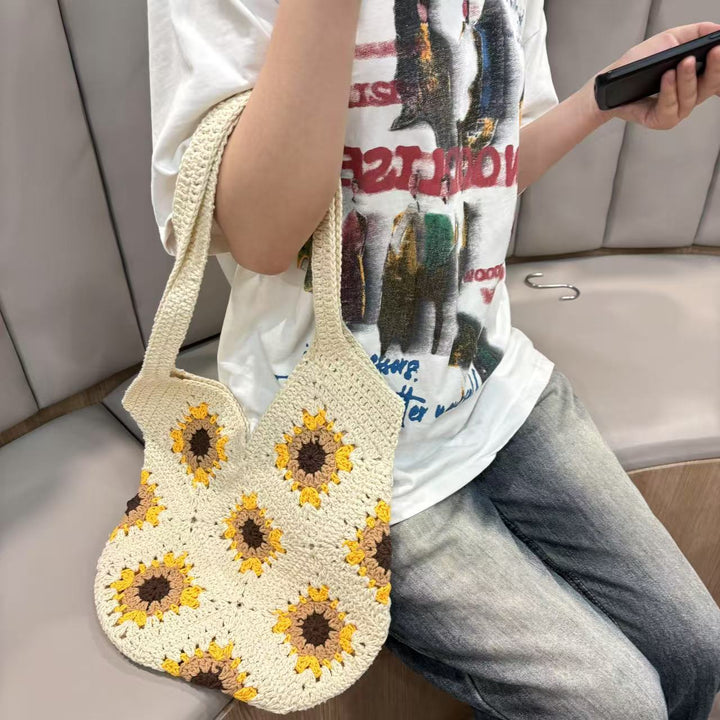 Handmade macrame bag with sunflower motif Stornfield