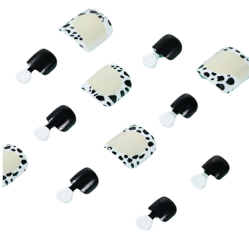 Stylish animal print artificial nails Stornfield