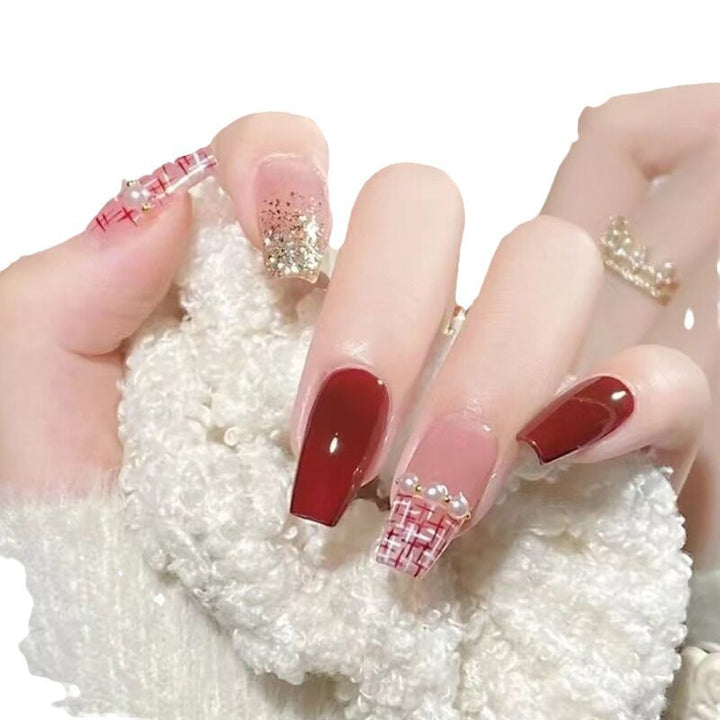 Fashionable artificial nails with glitter details Stornfield