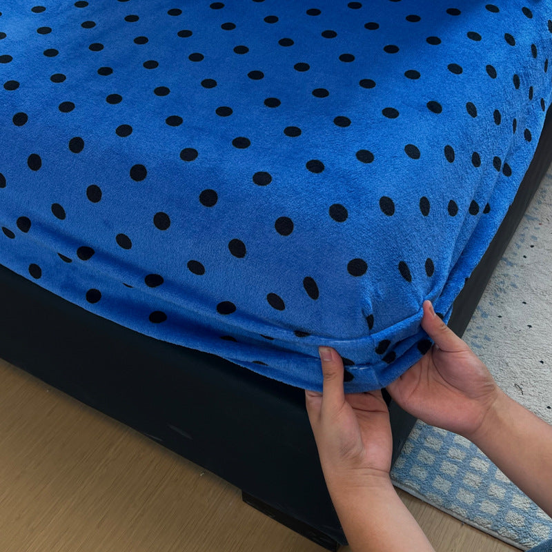 Cozy Polka Dot Fleece Mattress Cover