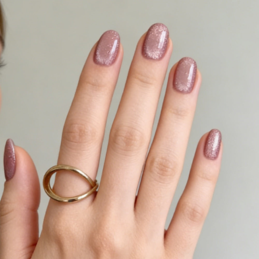 Glamorous and Shimmering Artificial Nails Stornfield