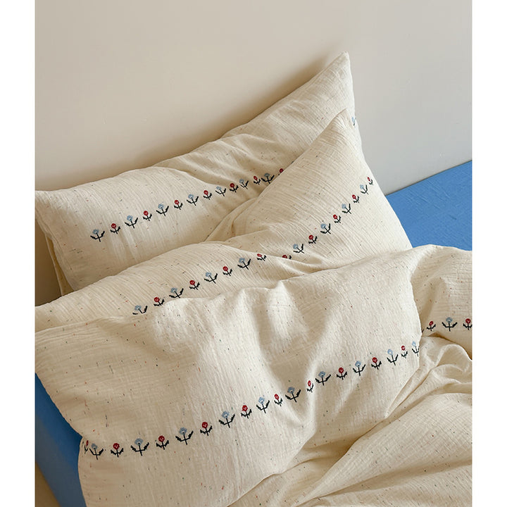 Cotton gauze bedding set with delicate border embroidery and mottled nep structure