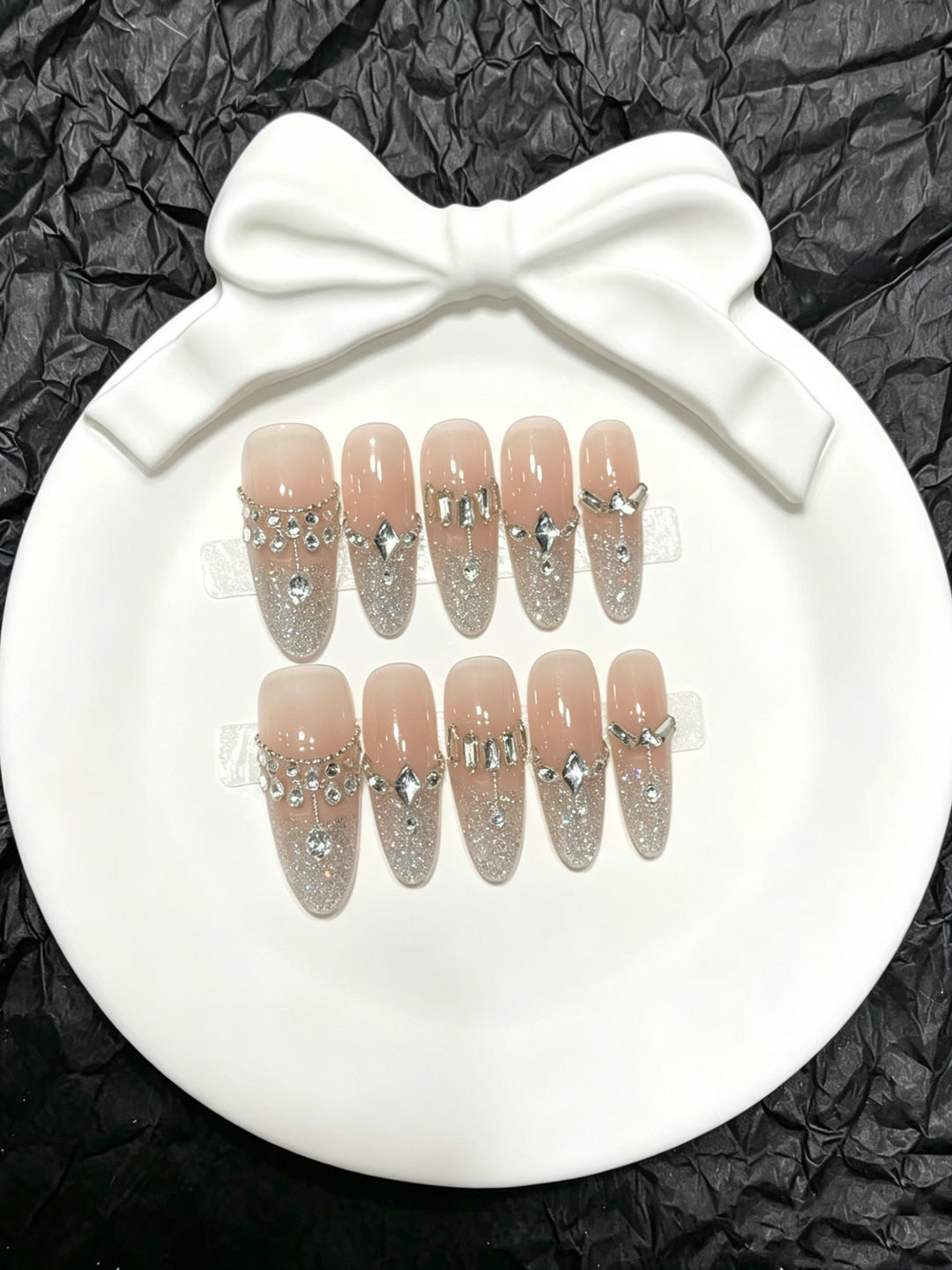Sparkling Press-On Nail Art Set with Elegant Gemstone Accents