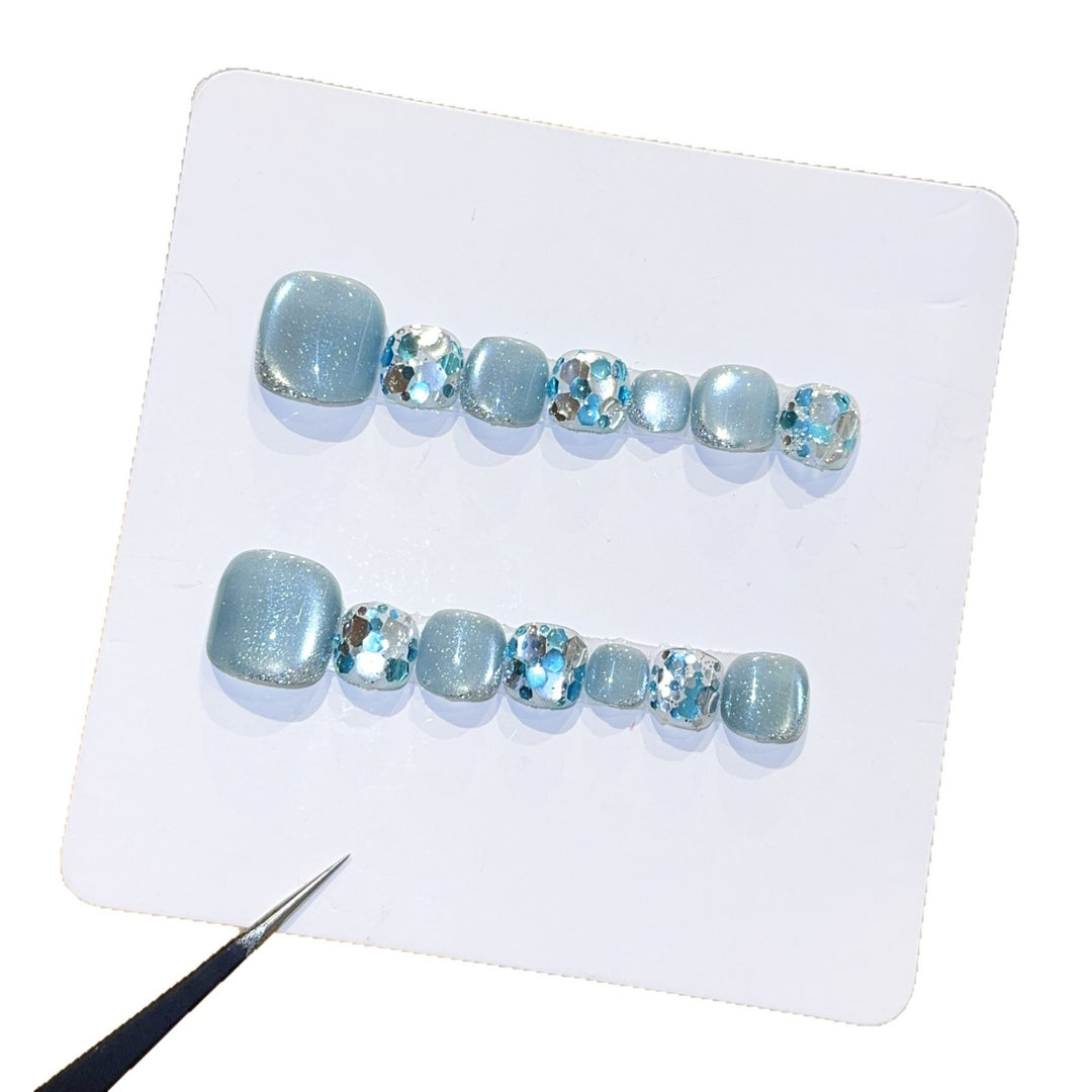 Glamorous artificial nails in the cool glitter design Stornfield