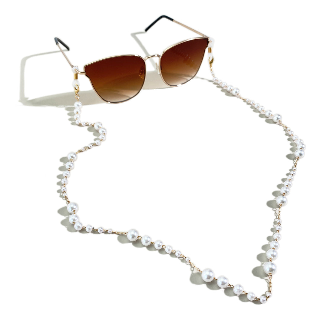 Elegant Pearl-Accented Eyewear Chain Stornfield