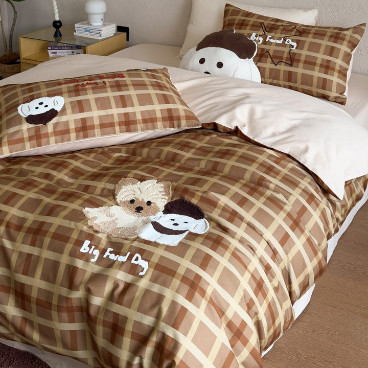Checked cotton satin bedding set with chenille applications