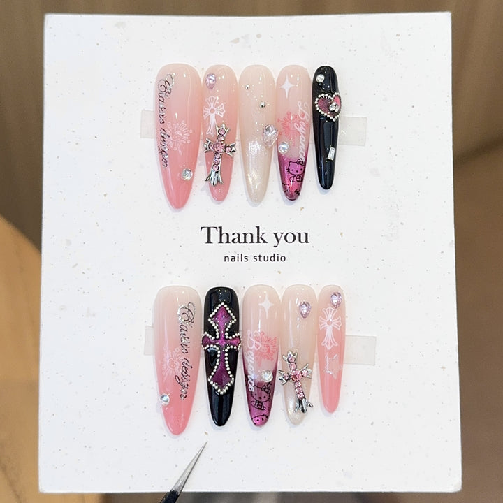 Artificial nails with glamorous accents and sparkling embellishments Stornfield