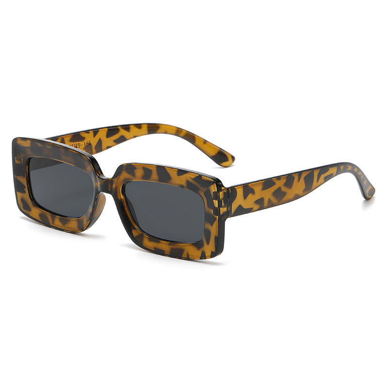 Women trendy square sunglasses with elegant plastic frame Stornfield