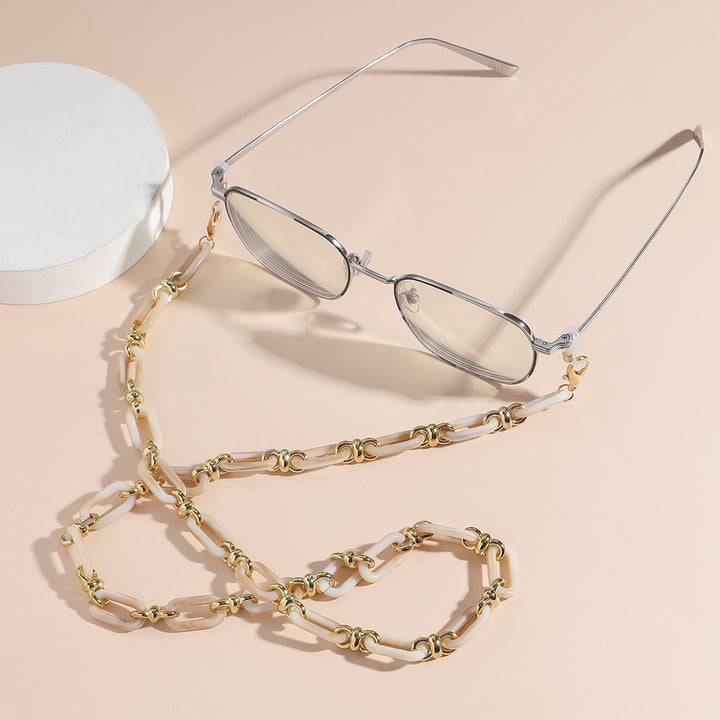 Fashionable sunglasses with chain pendant Stornfield