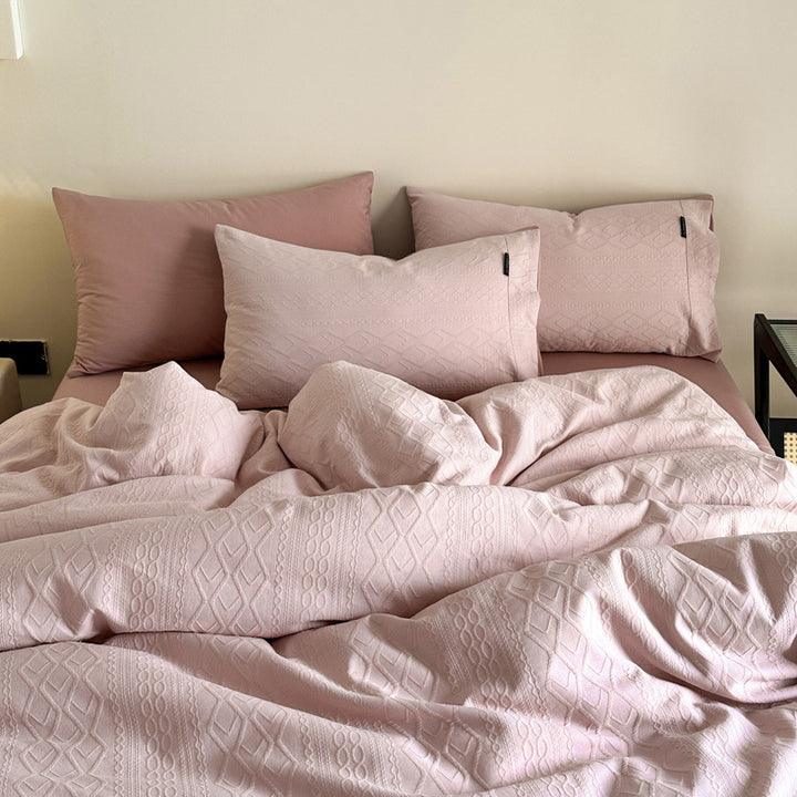 Reversible bedding set with fine cable pattern jacquard texture