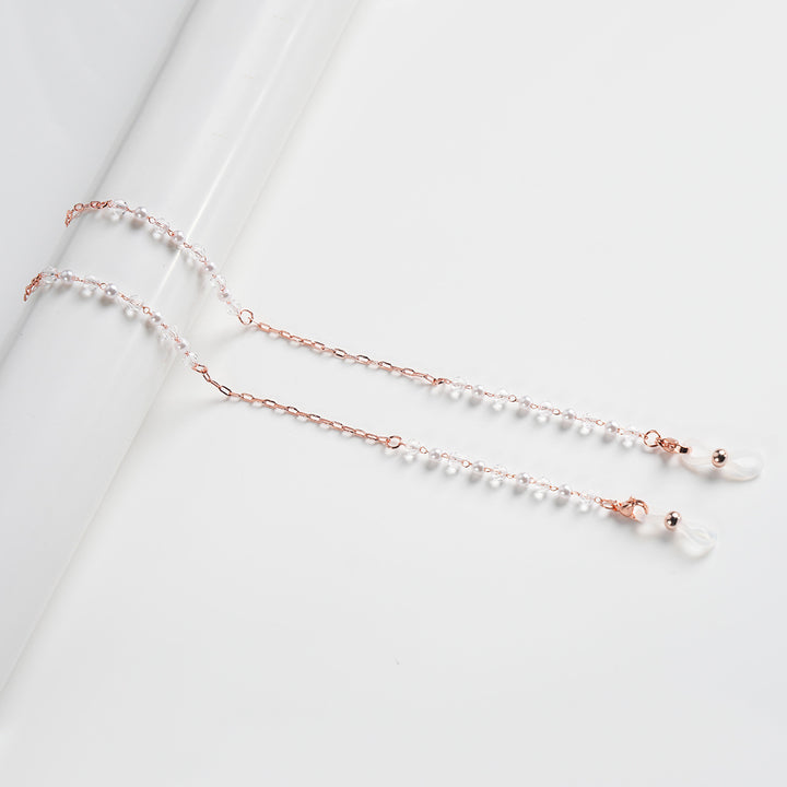 Elegant Beaded Chain Eyewear Holder Stornfield