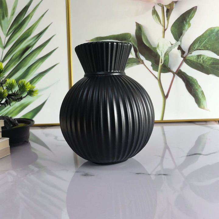 Elegant Ribbed Ceramic Vase Stornfeild