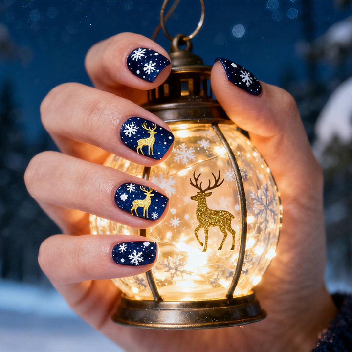 Artificial nail set with festive snowflake design Stornfield