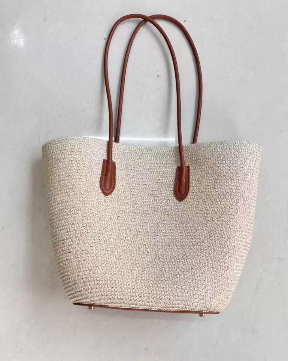 Sleek beach bag with matching sun hat Stornfield