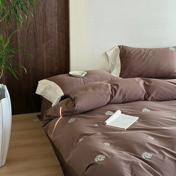 Embroidered bed linen set made of cotton satin with subtle scattered flower embroidery