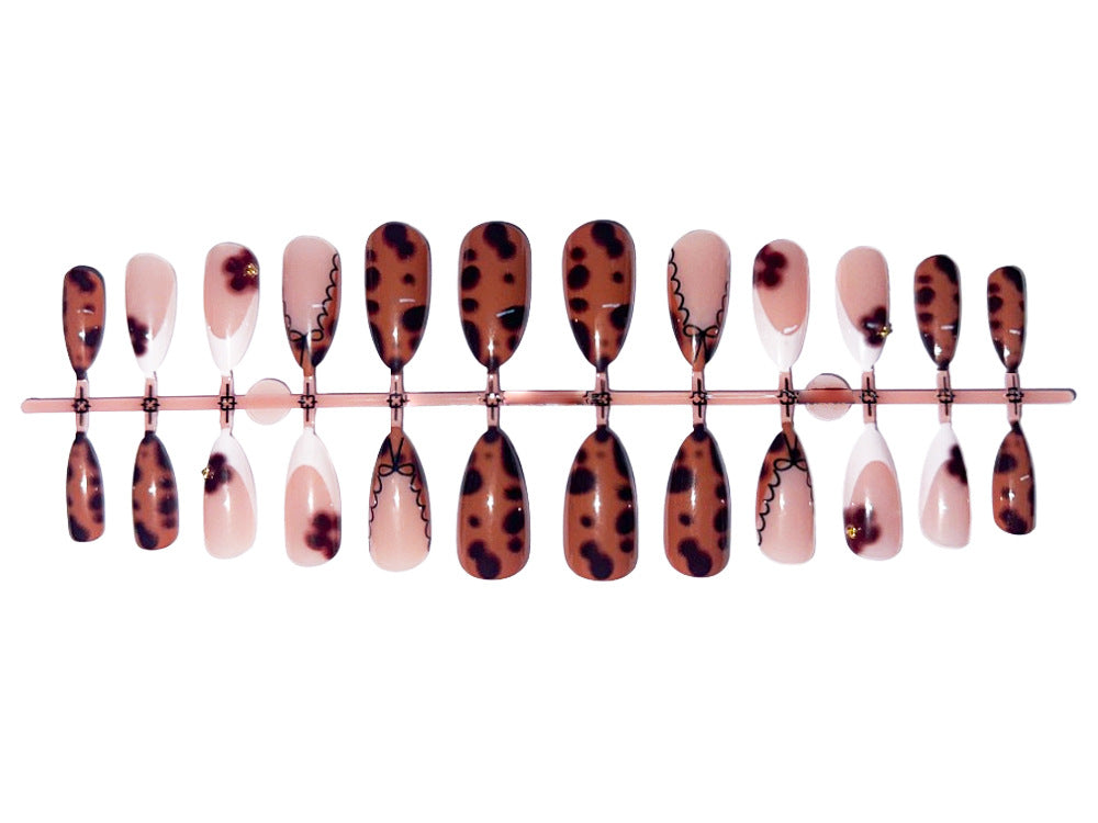 Artificial nail set with elegant spot design Stornfield