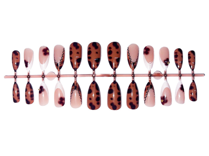 Artificial nail set with elegant spot design Stornfield