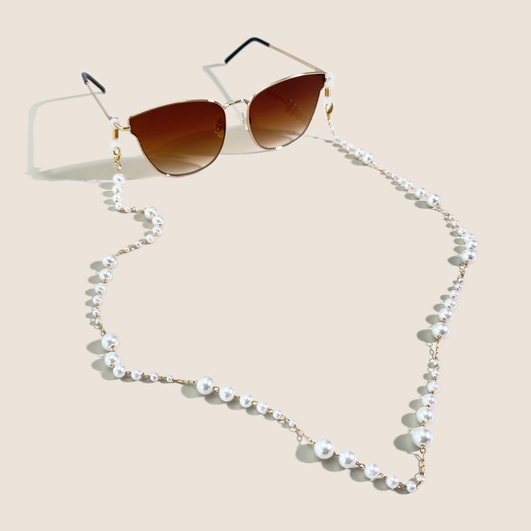 Elegant Pearl-Accented Eyewear Chain Stornfield