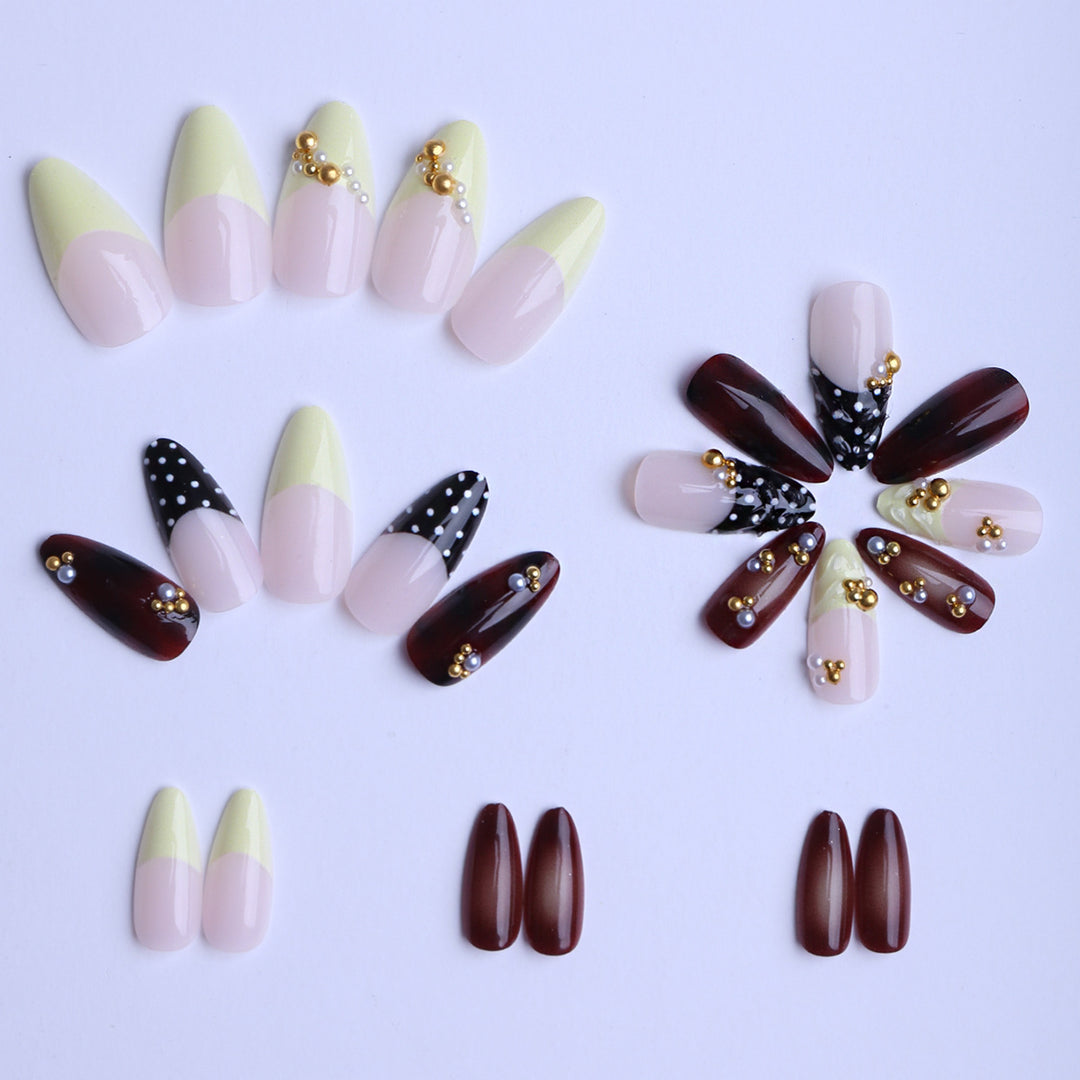 Artistic fingernails with gold applications Stornfield