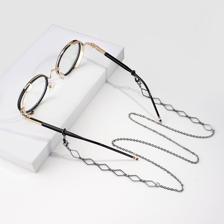 Fashion-Forward Eyewear Chain Stornfield