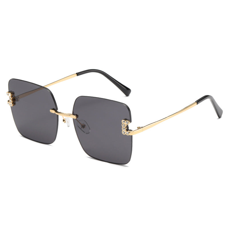 Women's fashionable square sunglasses with delicate design details Stornfield