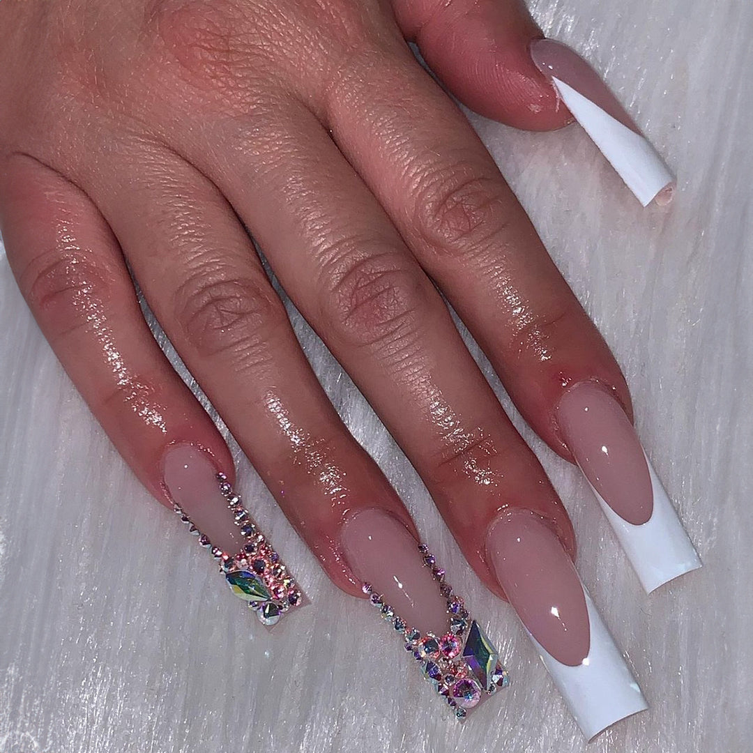 Nail set with glamorous rhinestone details Stornfield