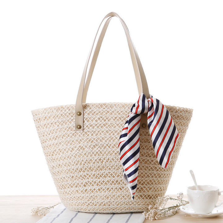 Straw bag with stylish knot closure Stornfield