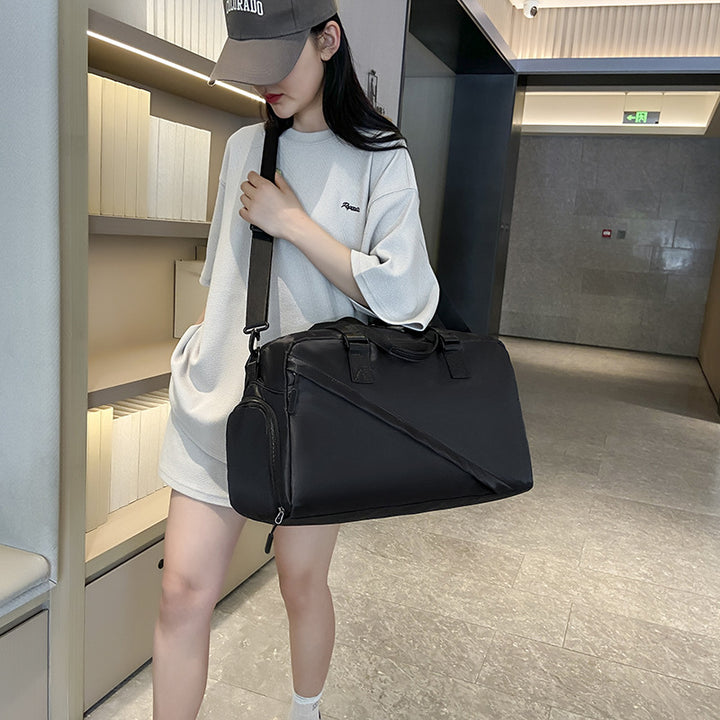 Sporty travel bag with adjustable shoulder strap and practical organizer compartments Stornfield