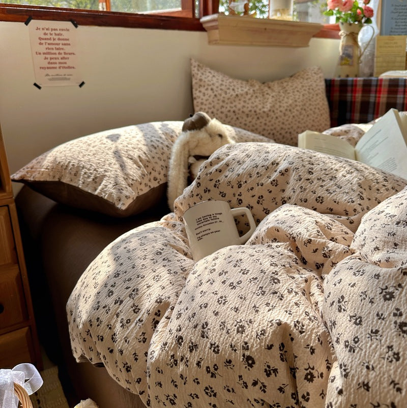Floral Patterned Quilted Bedding Set