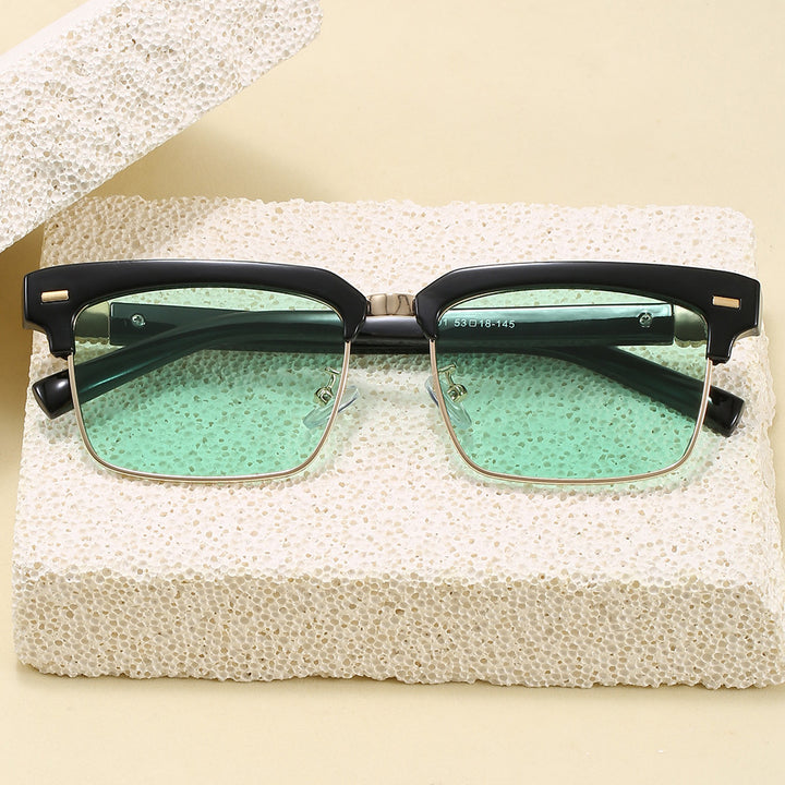 Fashion sunglasses with square frame and stylish design Stornfield
