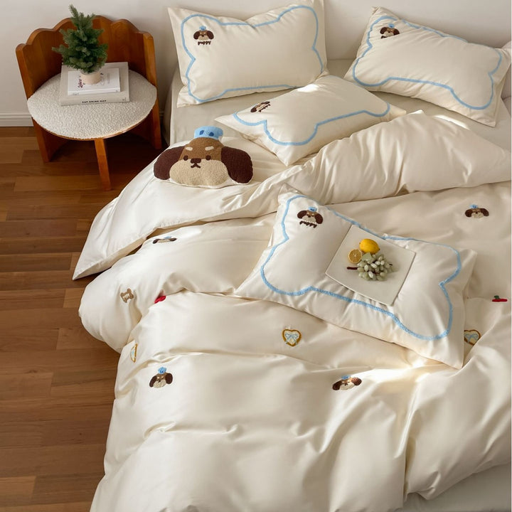 Children's bedding set with embroidered dog motifs and delicate wave edge