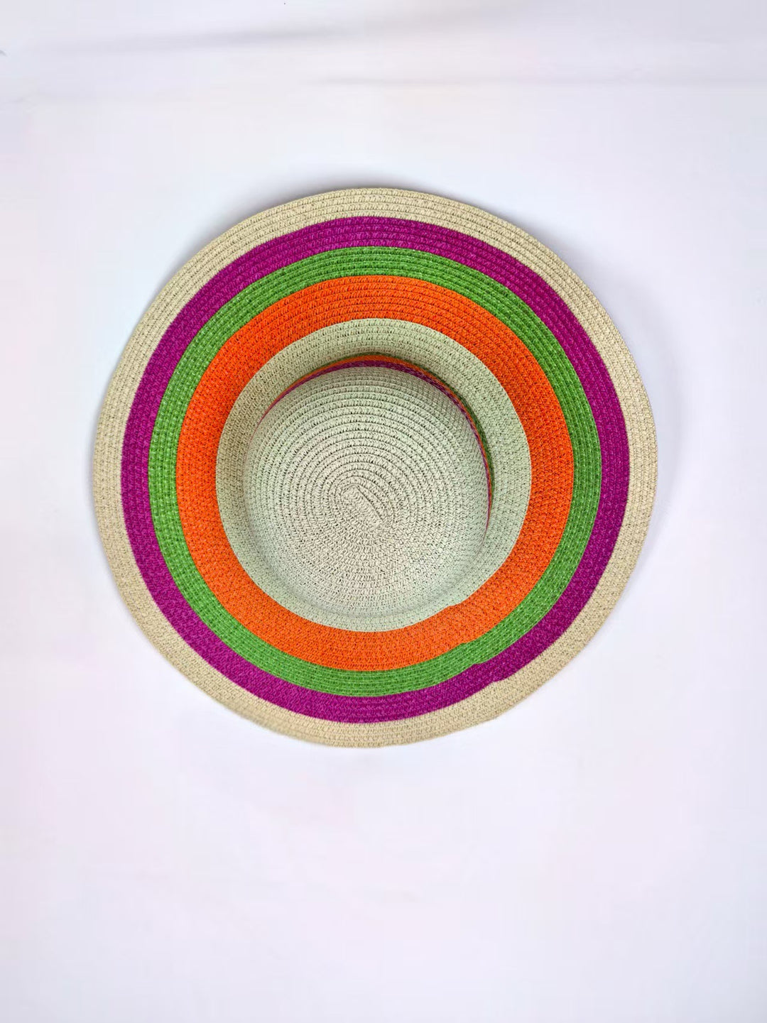 Summery beach bag and sun hat Stornfield