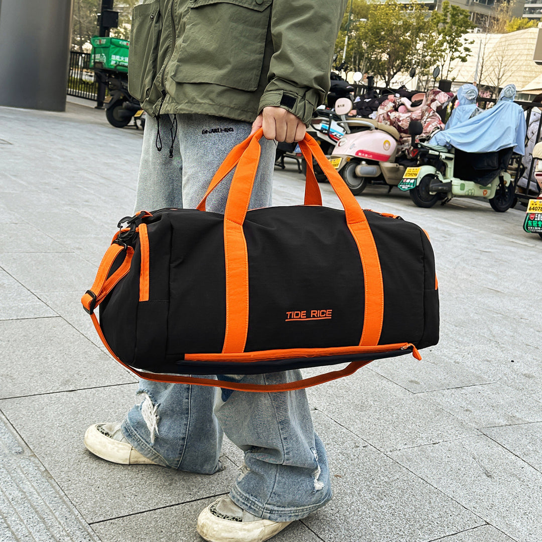 Sporty Travel Bag With Sturdy Shoulder Strap Stornfield