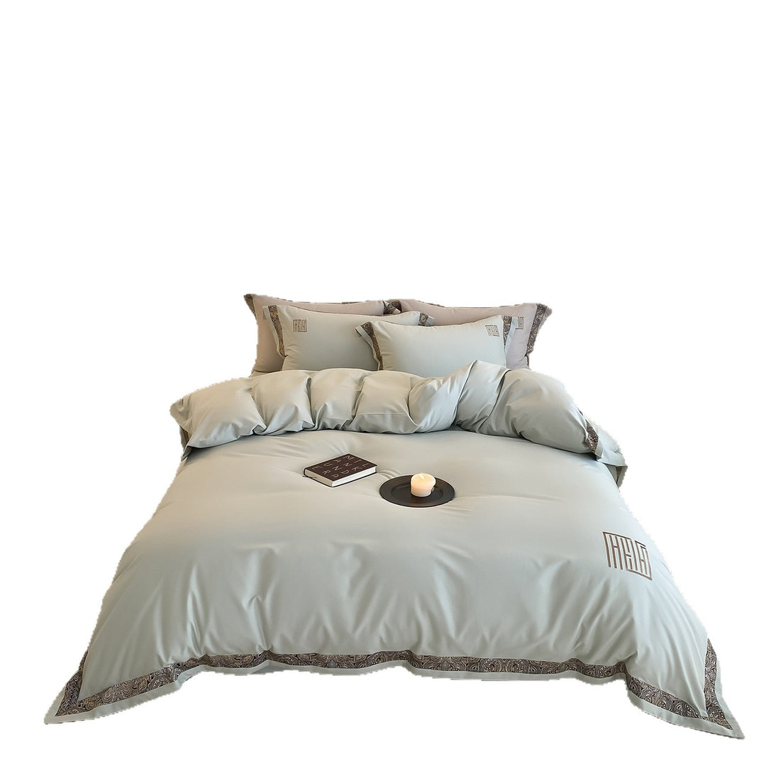 Luxurious bedding set made of cotton satin with paisley border and monogram embroidery