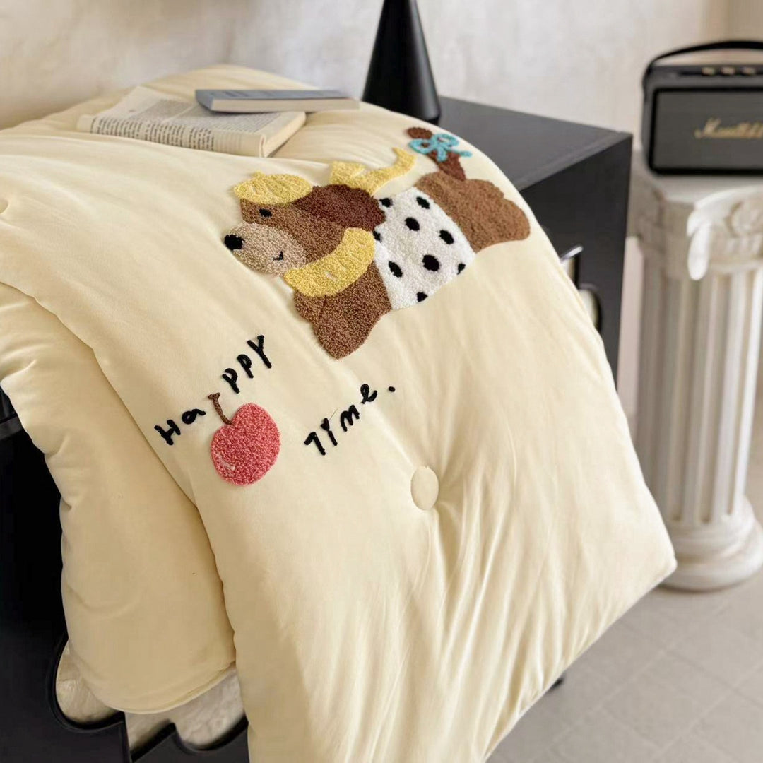 Children's bedding with tufted rabbit appliqué