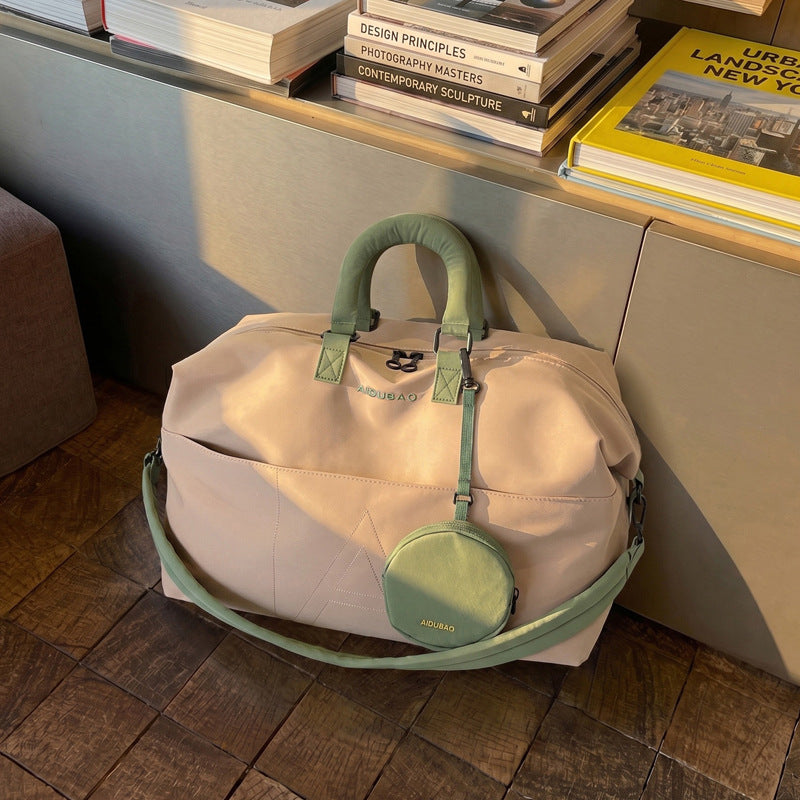 Elegant Travel Bag with Practical Accessories Stornfield