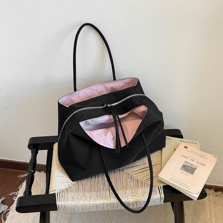 Elegant Handbag with Practical Interior Stornfield