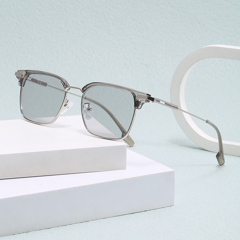 Women's square sunglasses with lightweight metal frame and wide temples Stornfield