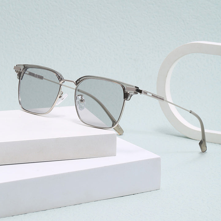 Women's square sunglasses with lightweight metal frame and wide temples Stornfield