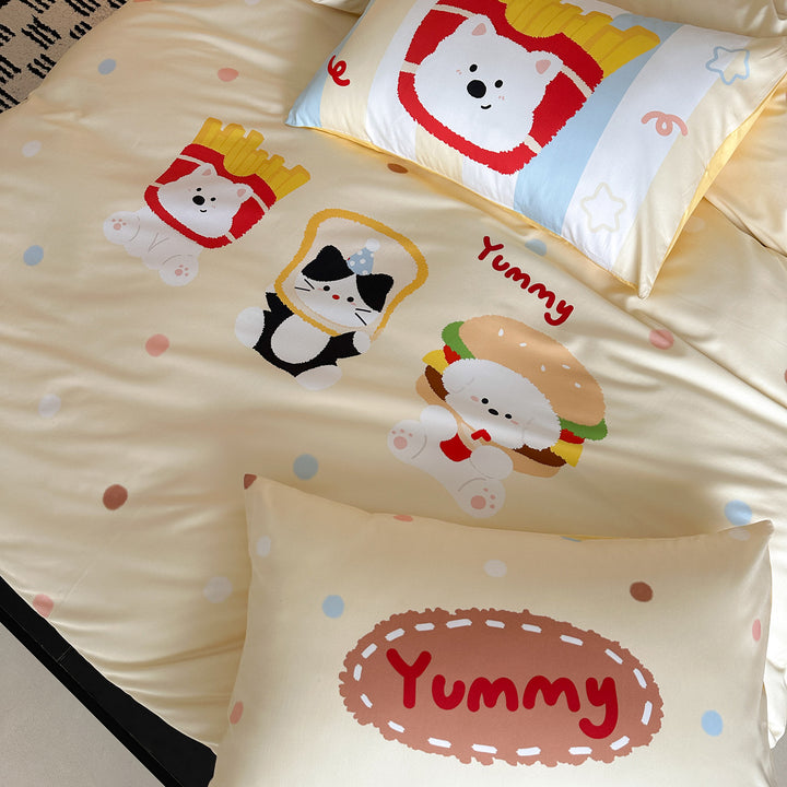Bedding set with check pattern and playful dog print