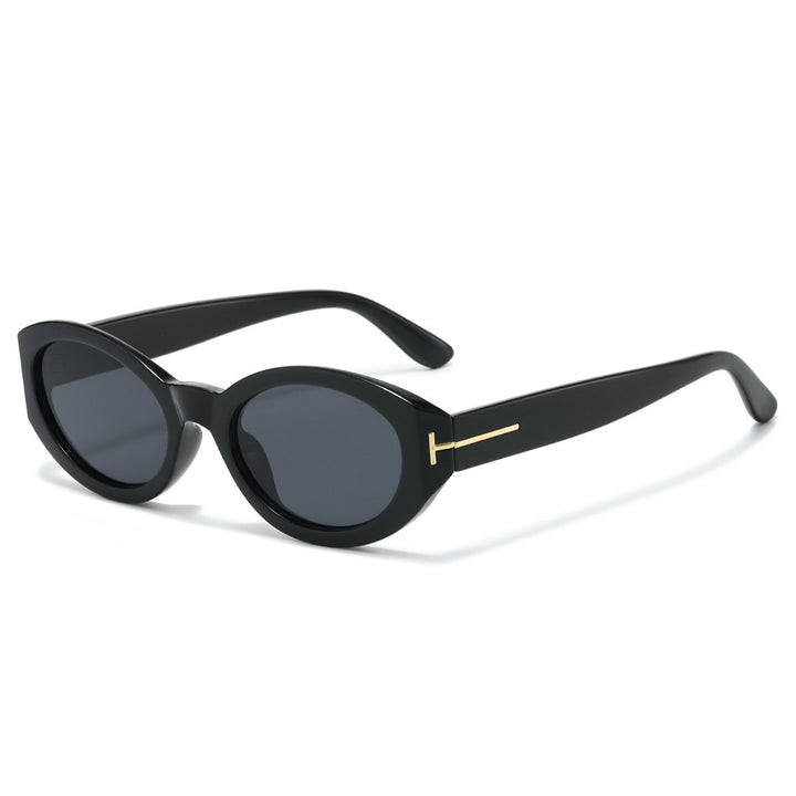 Chic Cat-Eye Sunglasses with Retro Tortoiseshell Frame Stornfield