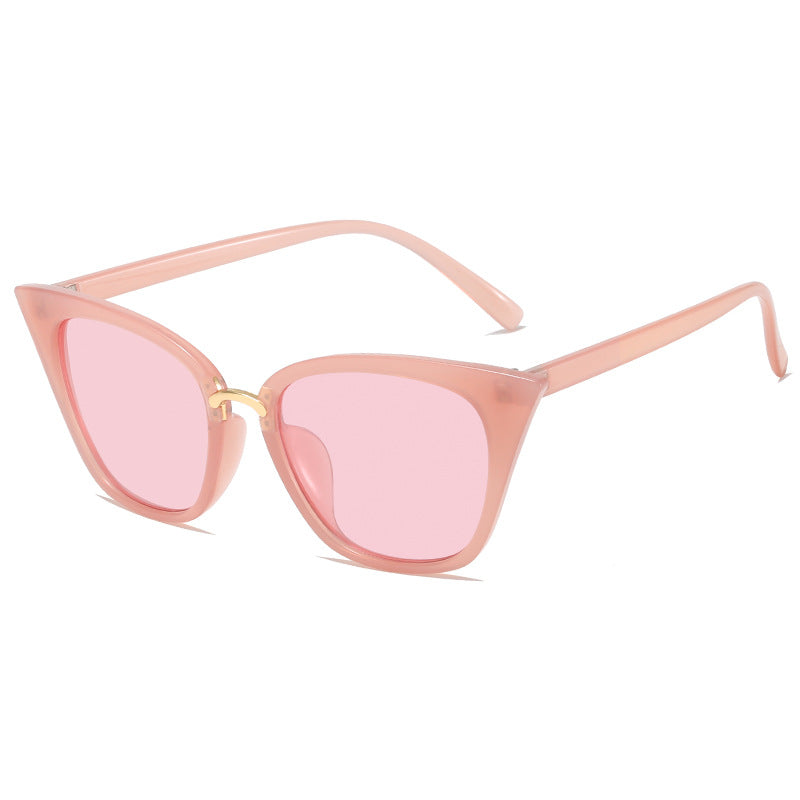 Ladies fashionable sunglasses with striking design Stornfield
