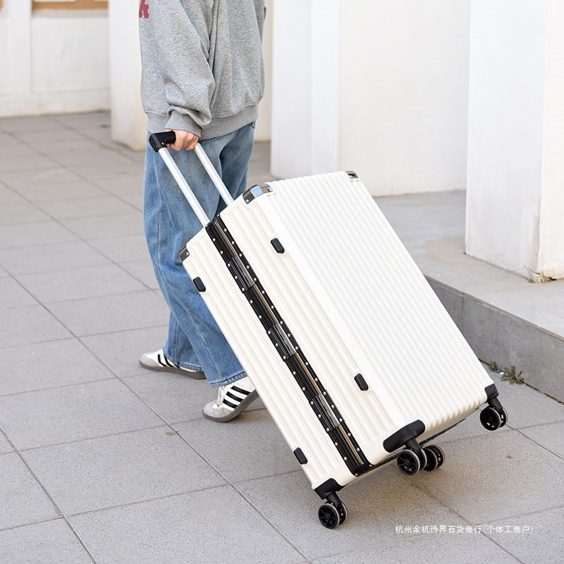 Hard-shell suitcase with integrated combination lock and silent wheels Stornfield