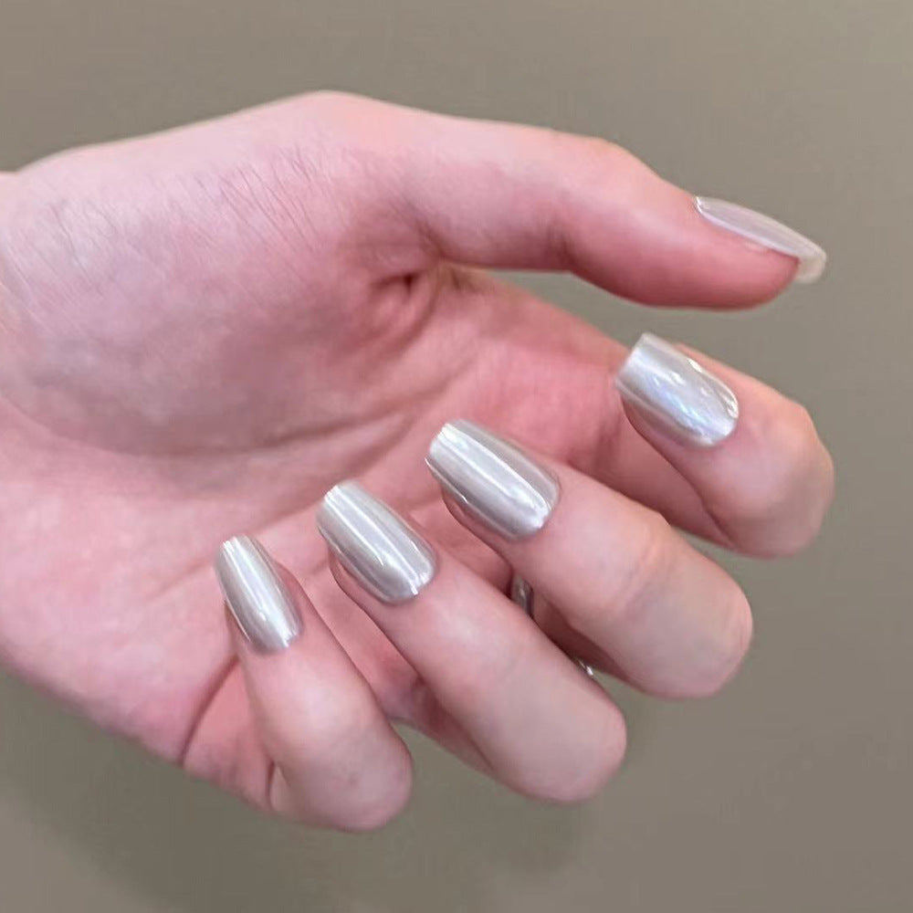 Artificial nail art with shiny surface Stornfield