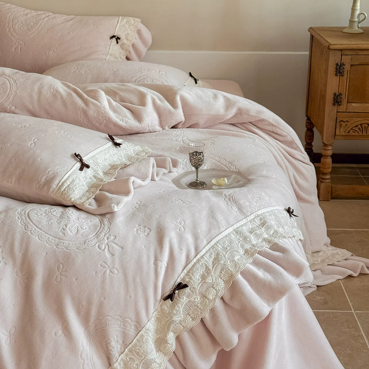 Vintage-Inspired Jacquard Medallion Ruffle Duvet Cover Ensemble