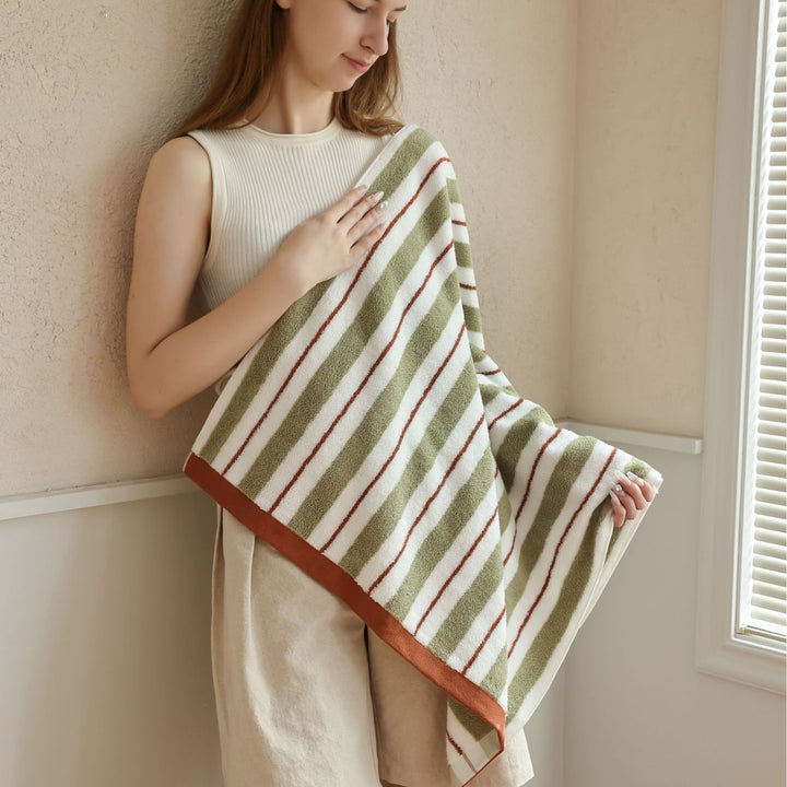 Cozy terry beach towel with high-quality edging